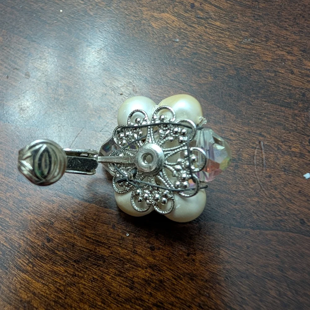 Vintage  Laguna Silver Toned Faux Pearl & Iridescent AB Beaded Clip Earrings - Picture 6 of 10